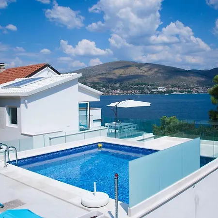 Casa Blanca White House Donji Okrug (Ciovo)